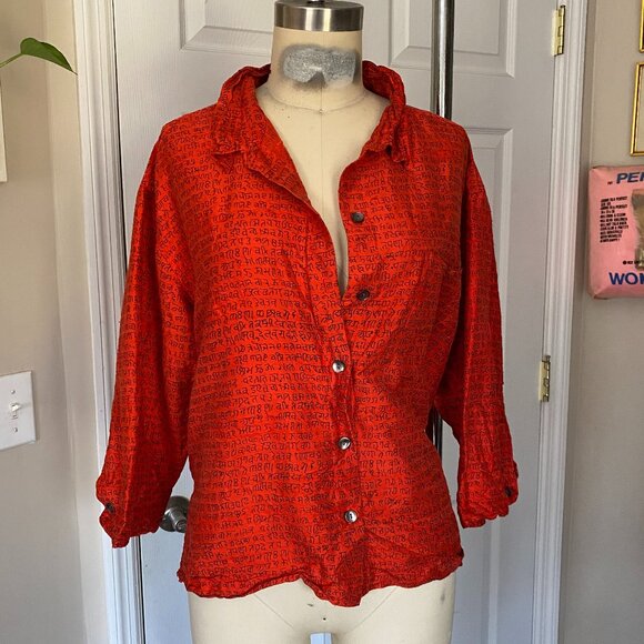 CHICO'S Red 100% Silk Hindi Script print 3/4 Sleeve Boxy Button Down crop shirt - Picture 1 of 5